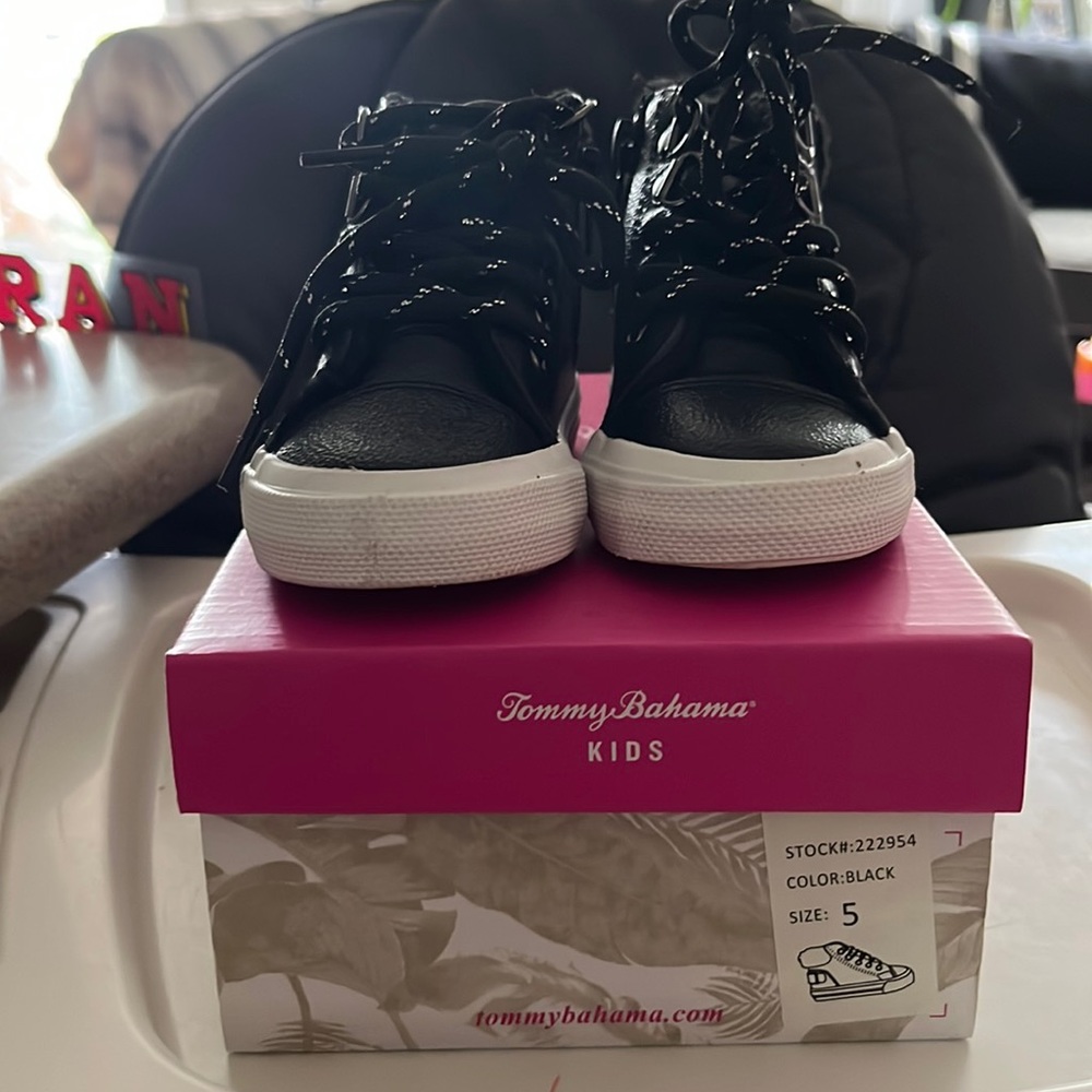 Tommy Bahamas kids size 5 toddler